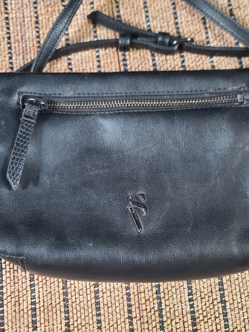 Simply Vera Vera Wang Black Leather Crossbody Bag